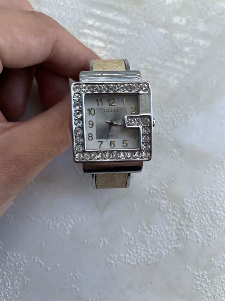 Жіночій годинник Gucci
