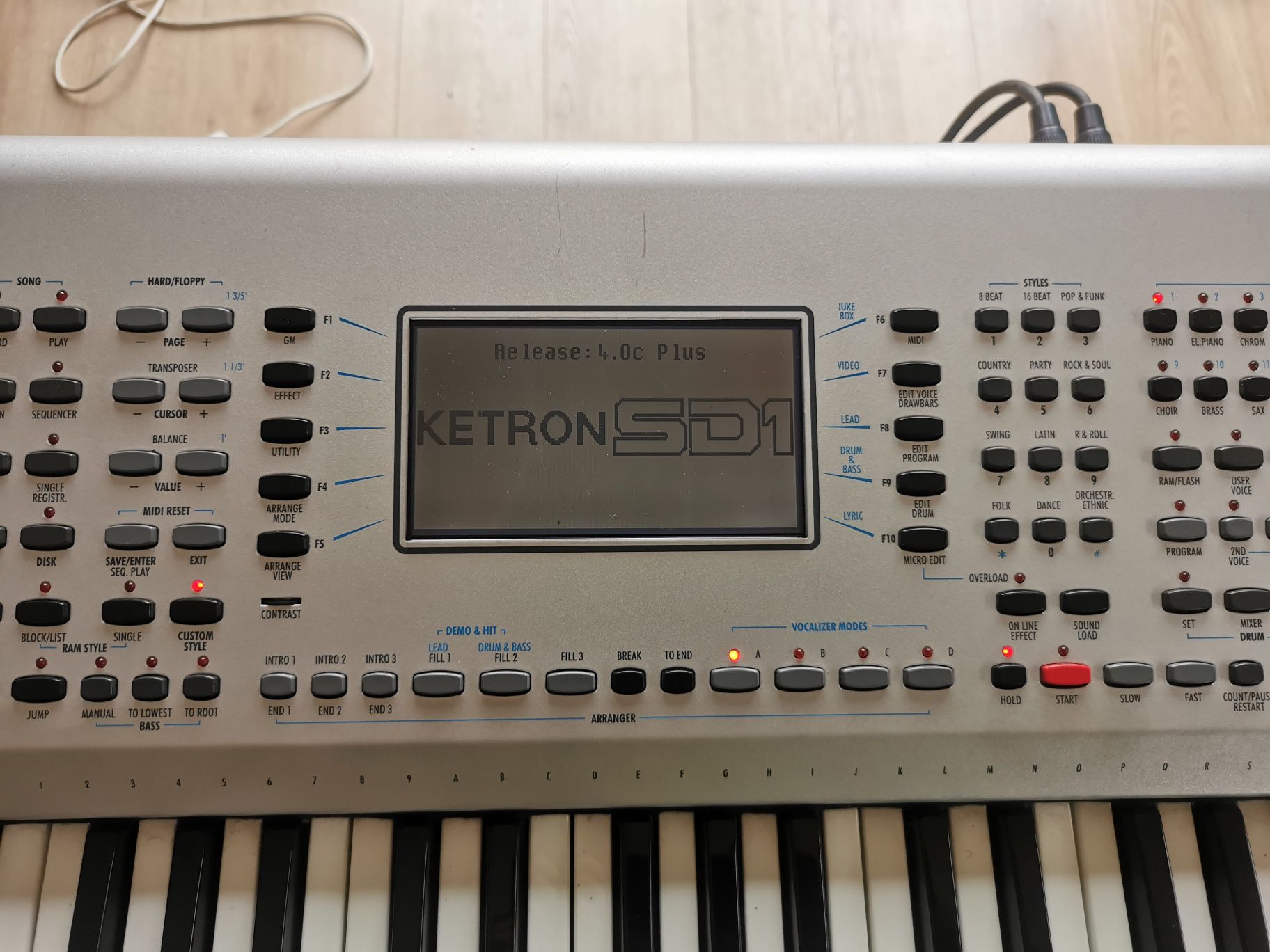 Ketron sd1. Korg Roland