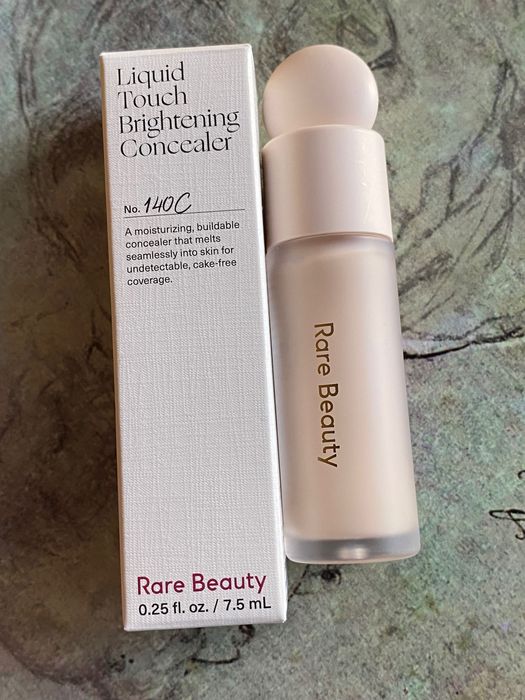 Консилер Rare Beauty Liquid Touch 140C