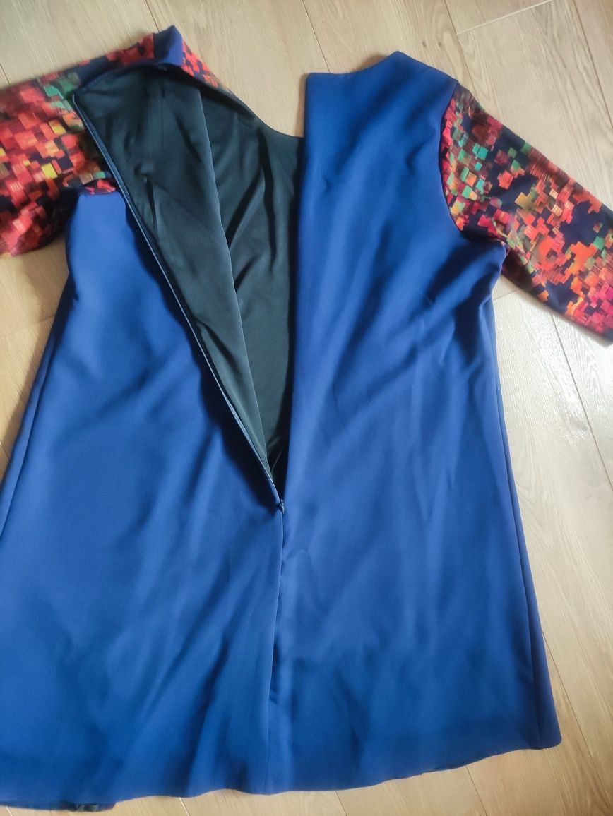 Sukienka plus size, za łokieć, elegancka. W literę A.