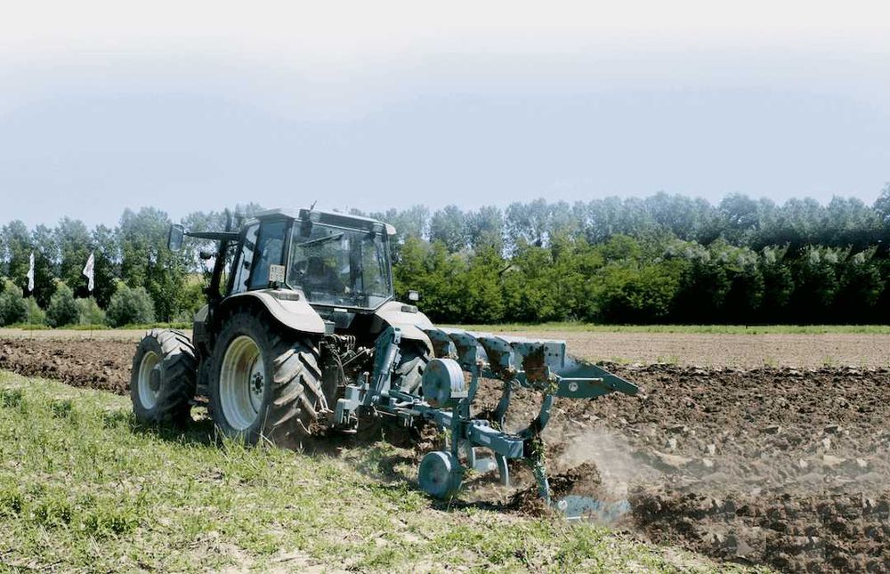 Pług zagonowy obrotowy