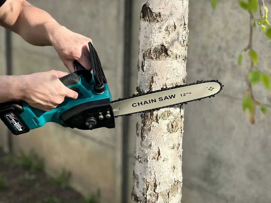 Аккумуляторная пила цепная makita 12 дюймов + 2 аккумулятора. Макита