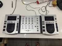 Mesa de mistura e par de cd-j 100