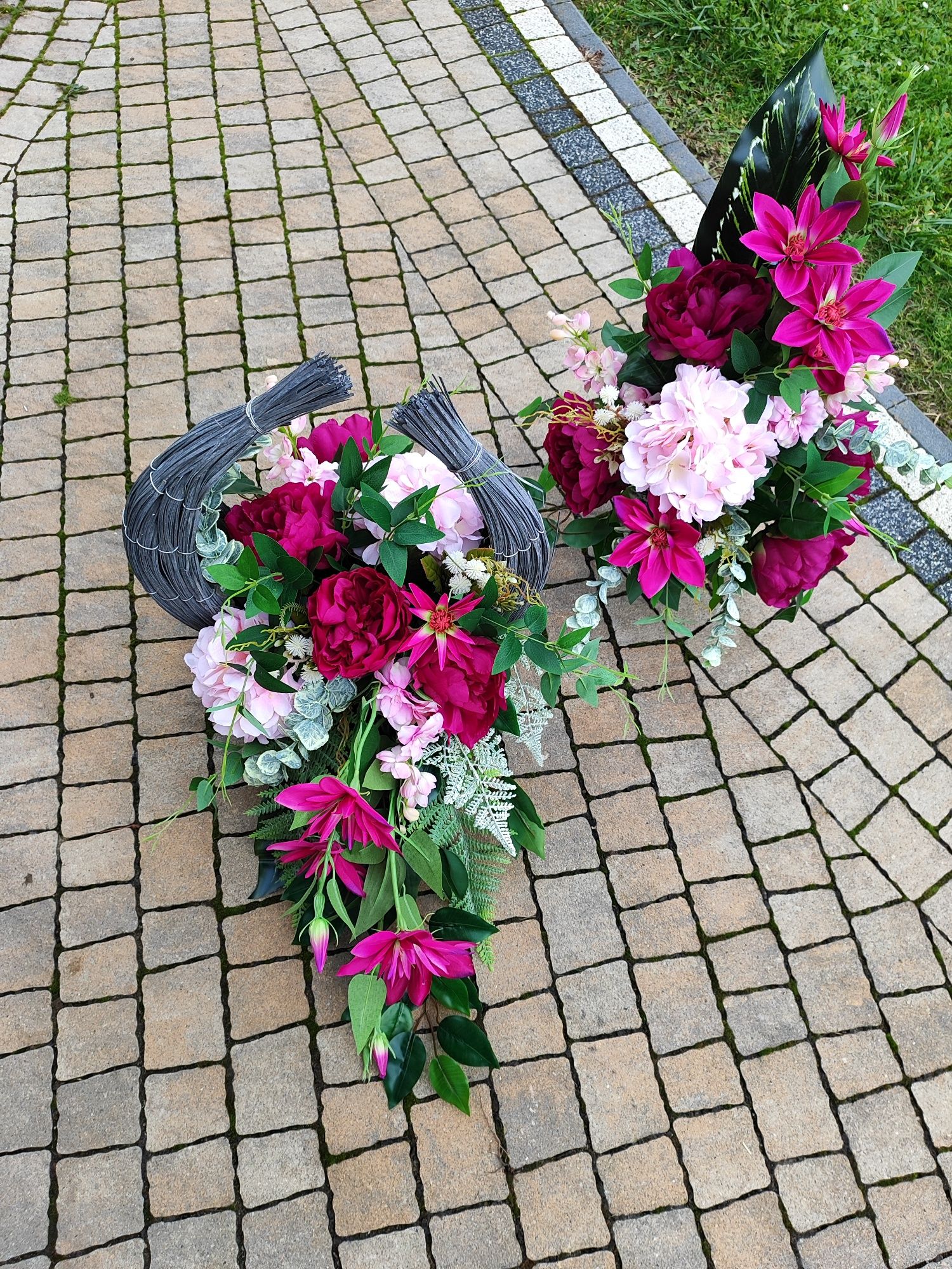 Kompozycja nagrobna komplet kwiaty na grób
