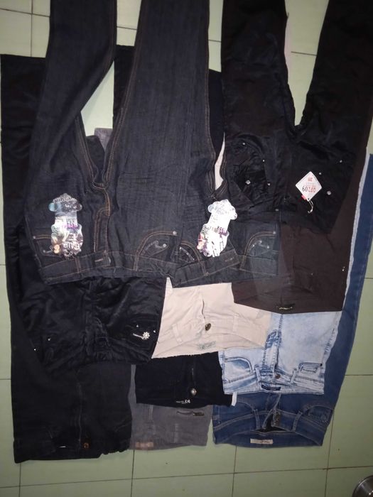 11 пар джинсов для девочки вместе на 12 лет рост 152 см(худая)