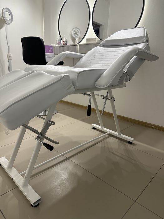 Косметологічна кушетка лежак для масажу та СПА процедур