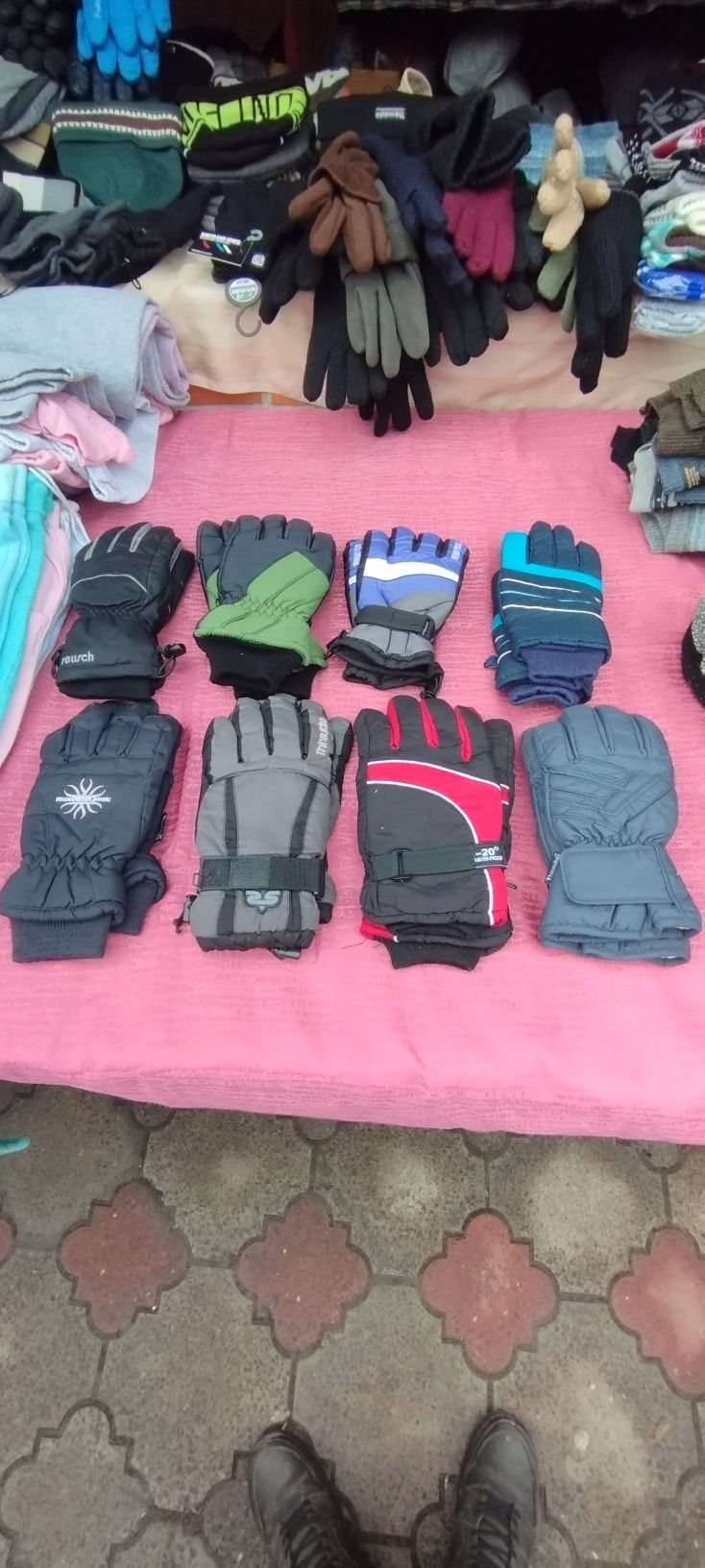 Лижні рукавиці різних розмірів