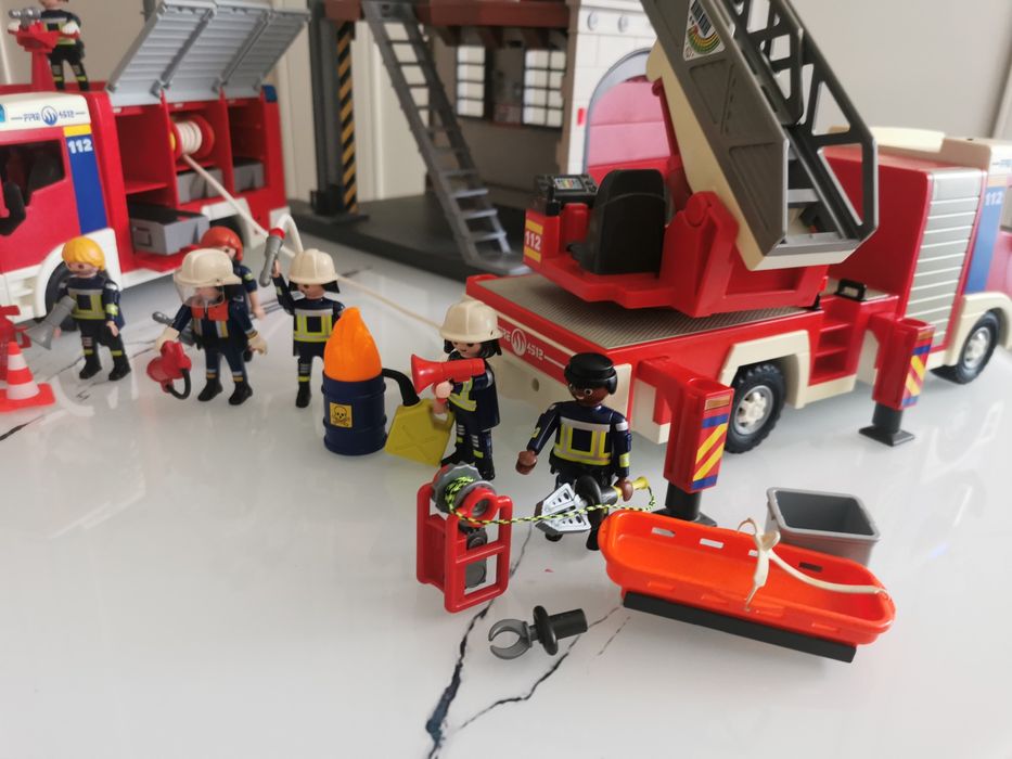Playmobil duży zestaw straży pożarnej, budynek i auta
