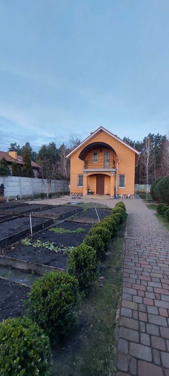 Литвинівка,  2х пов. цегляний будинок-дача 120 кв.м.  Поруч ліс