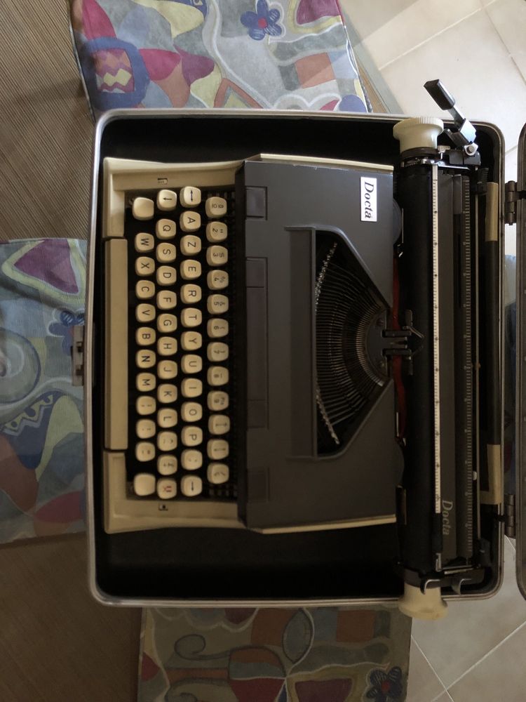 Máquina de escrever Docta