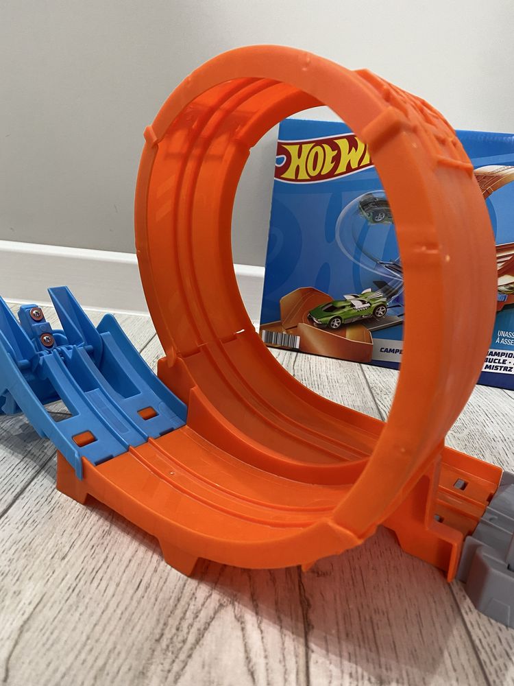 Ігровий набір Трек Hot Wheels Чемпіон з трюків у петлі.