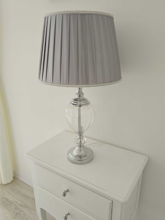 Lampka stołowa elegancka