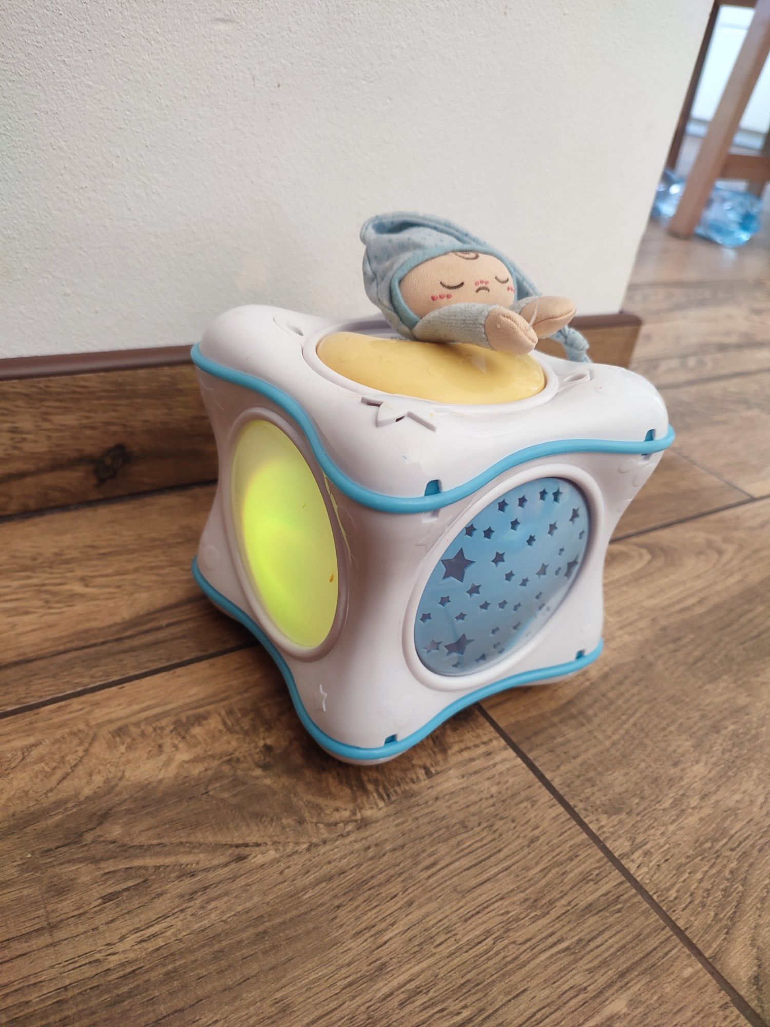 Chicco tęczowa kostka projektor lampka