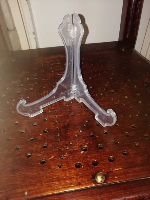 Suportes para pratos em acrilico