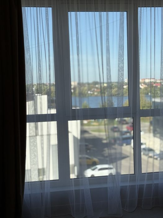 Продаж! Однокімнатна квартира з виглядом на озеро