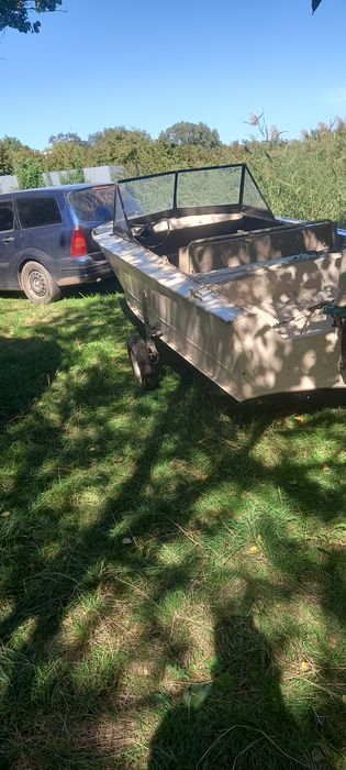 Лодка "Прогрес 4" з мотором Віхрь 30 та пристроями для транспортування