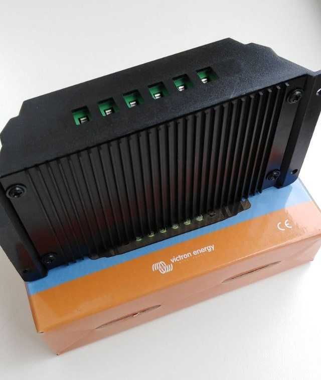 Контроллер заряда для солнечных панелей Victron Energy PWM 12/24 (20А)