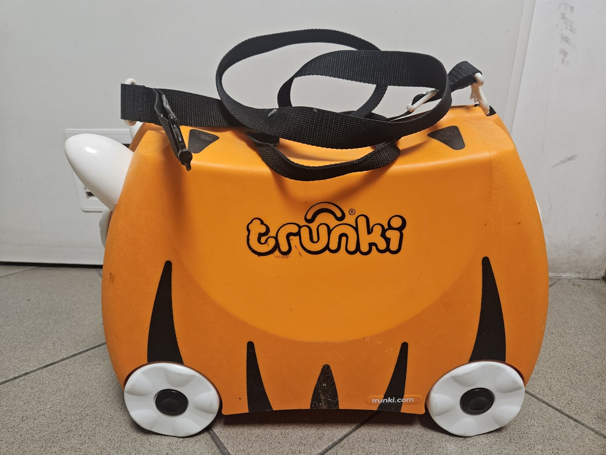 Jeżdżąca walizka jeździk Trunki