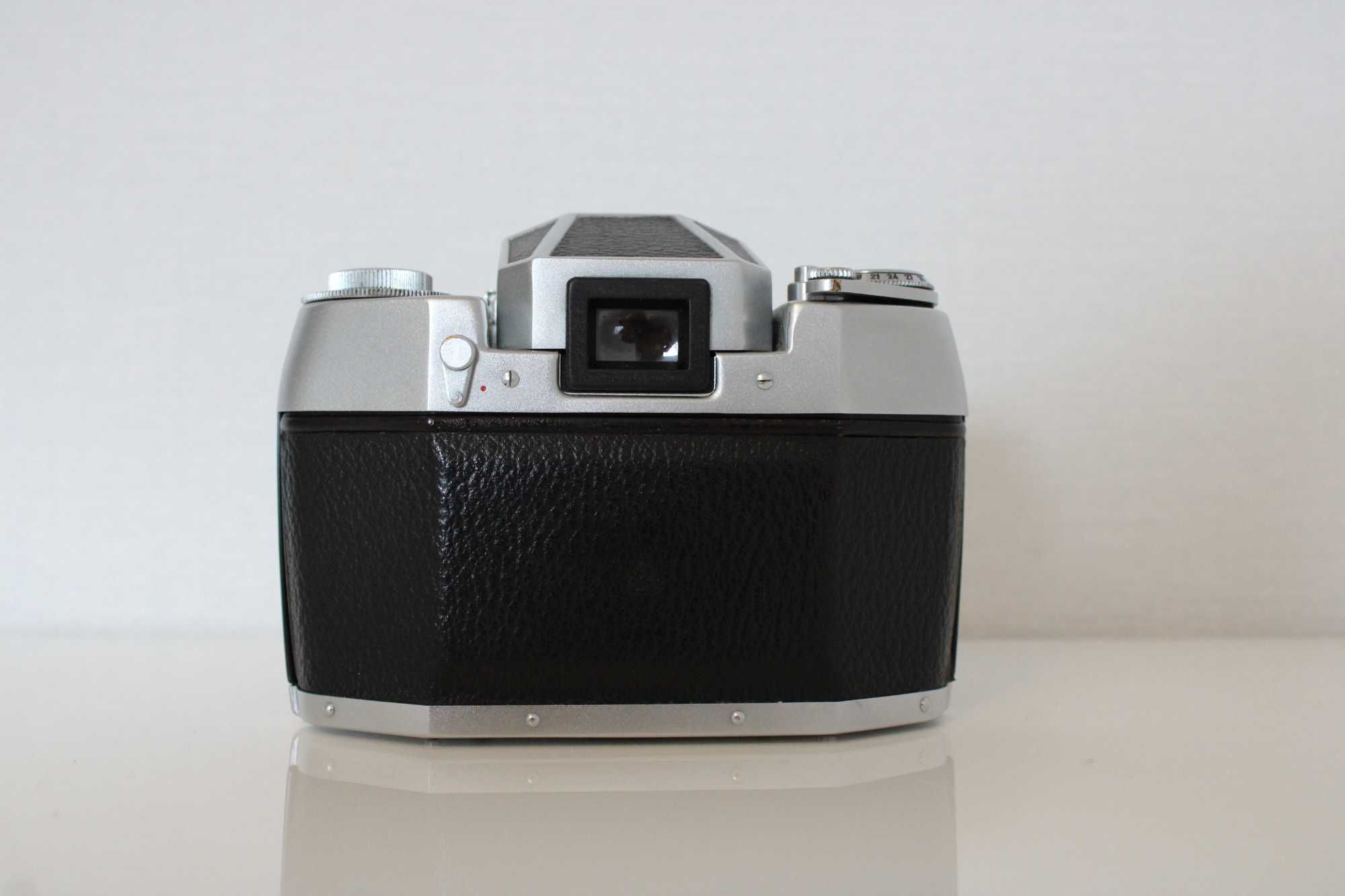 Aparat analogowy Exa 1a z obiektywem Meyer-Optik Domiplan 50mm