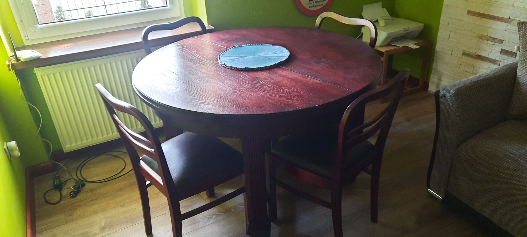 Kredens  i stół  z krzesłami dębowy antyk z lat 20  po  renowacji