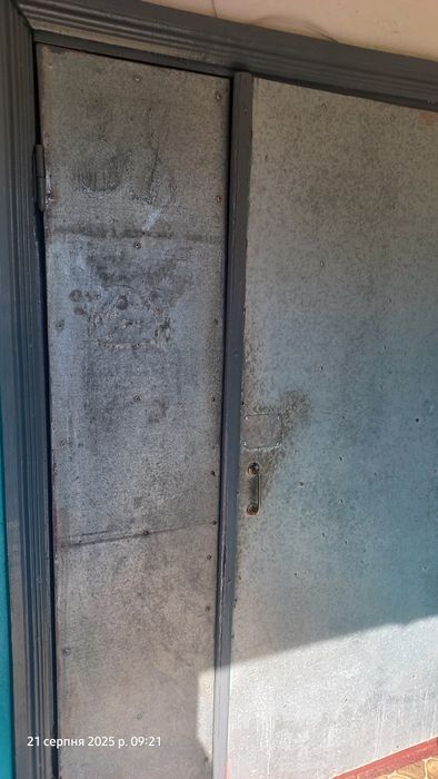 Продам вхідні двері в під'їзд