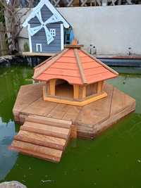 Pływający domek dla kaczek