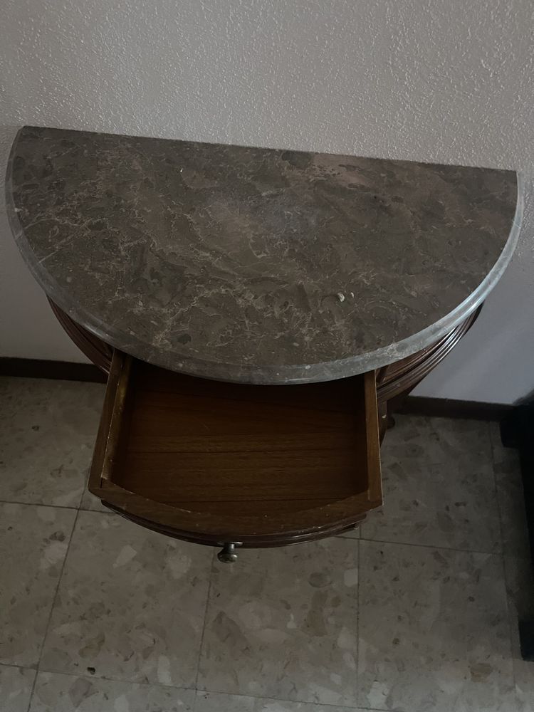 Credencia com tampo em granito