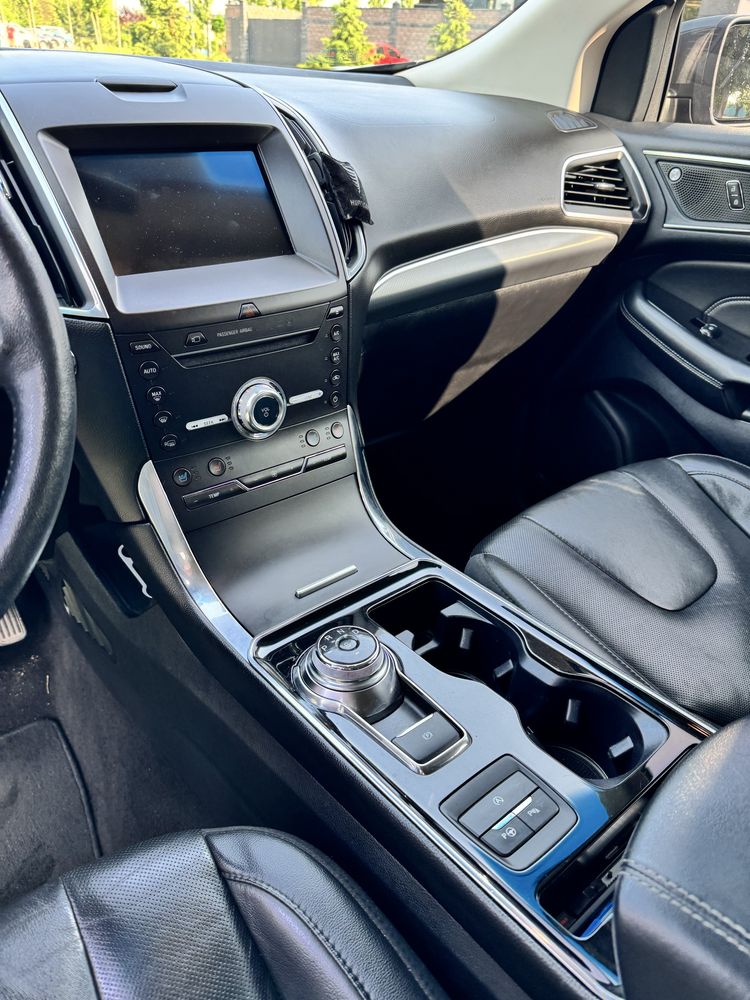 Ford Edge 2019 року в комплектації Titanium