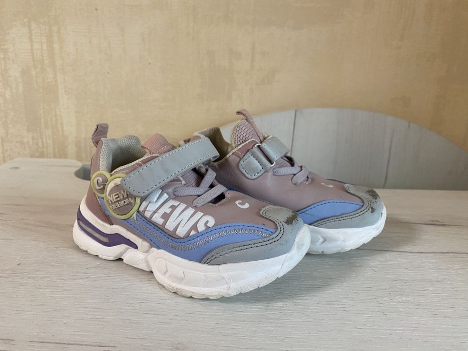 Кросівки для дівчинки 26 р