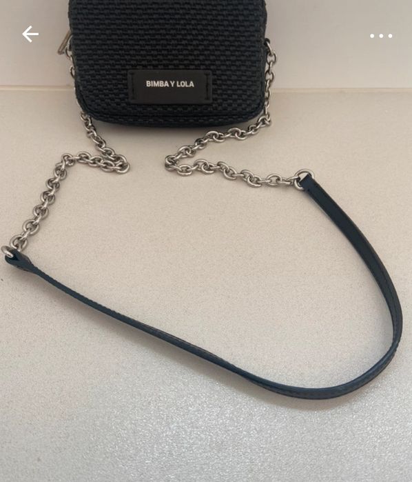 Mala pequena em preto da Bimba y Lola