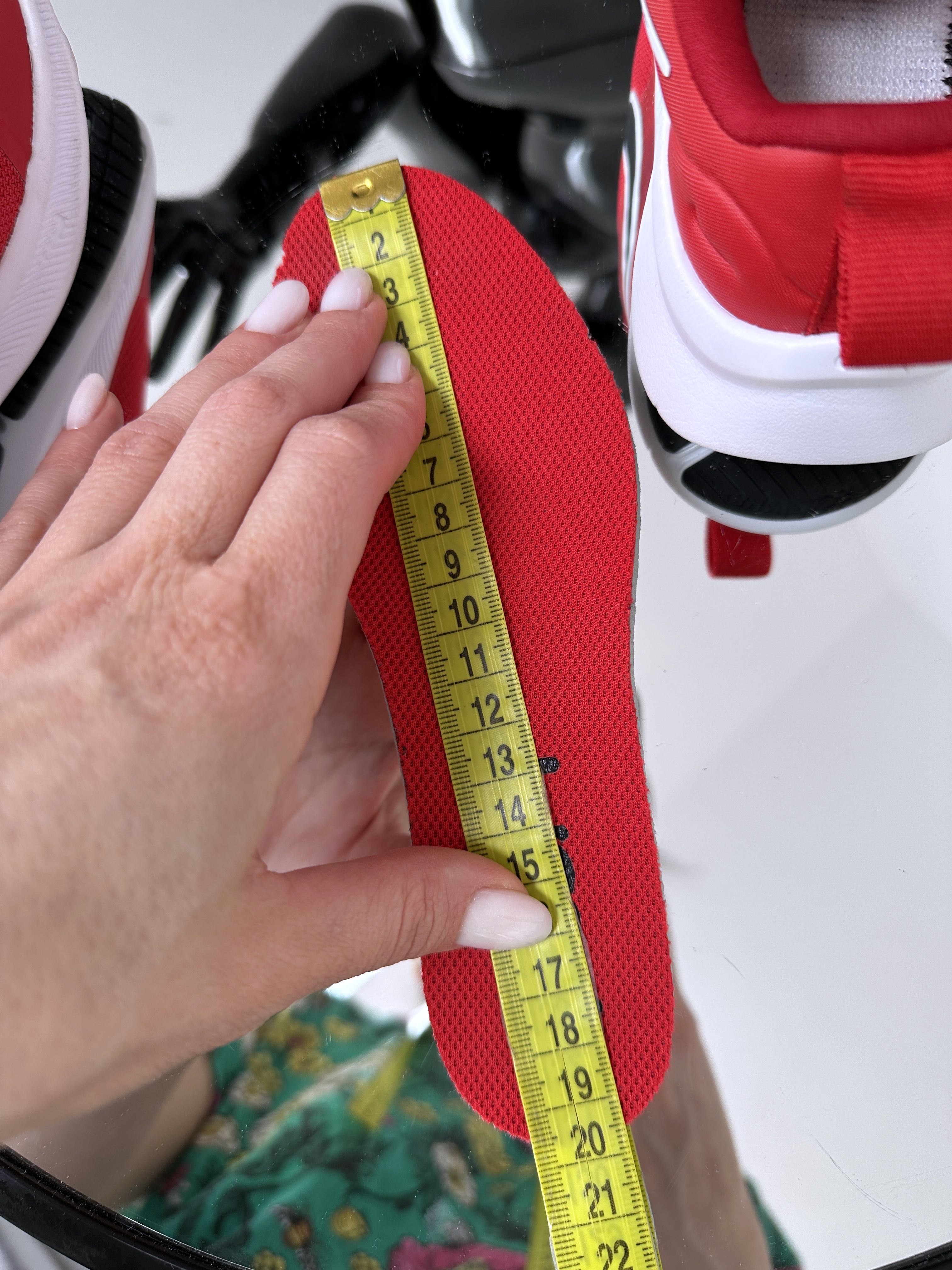 Легкие мягкие кроссовки на липучках Nike