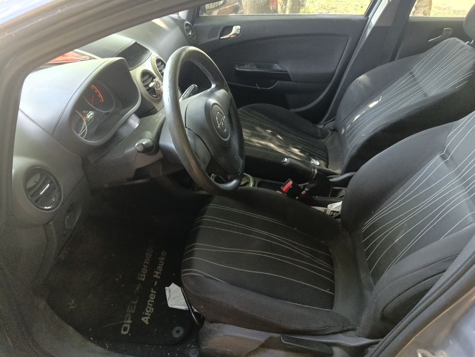 Opel corsa -uszkodzona