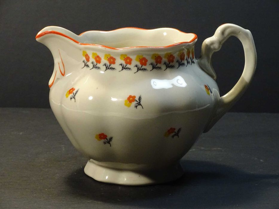 Porcelana Chodzież: piękny stary mlecznik.