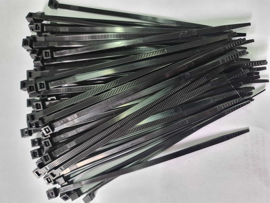 OPASKI ZACISKOWE 3,5x150mm w kolorze czarnym, 100 szt w paczce.