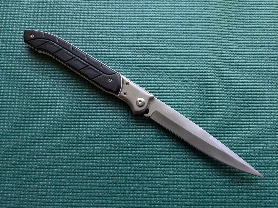 Ніж викидний. автоматичний викидний ніж. нож выкидной