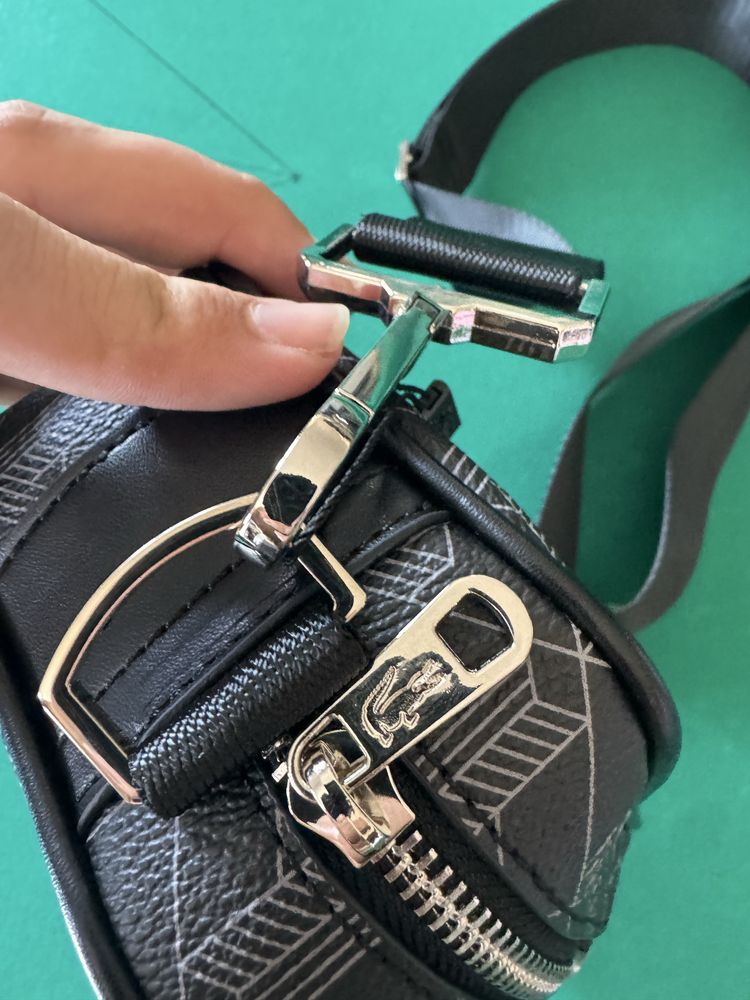 Bolsa Lacoste Monograma