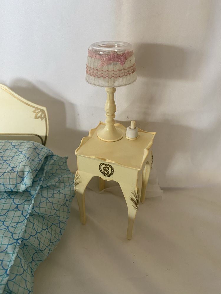Mobilia de quarto da boneca Sindy