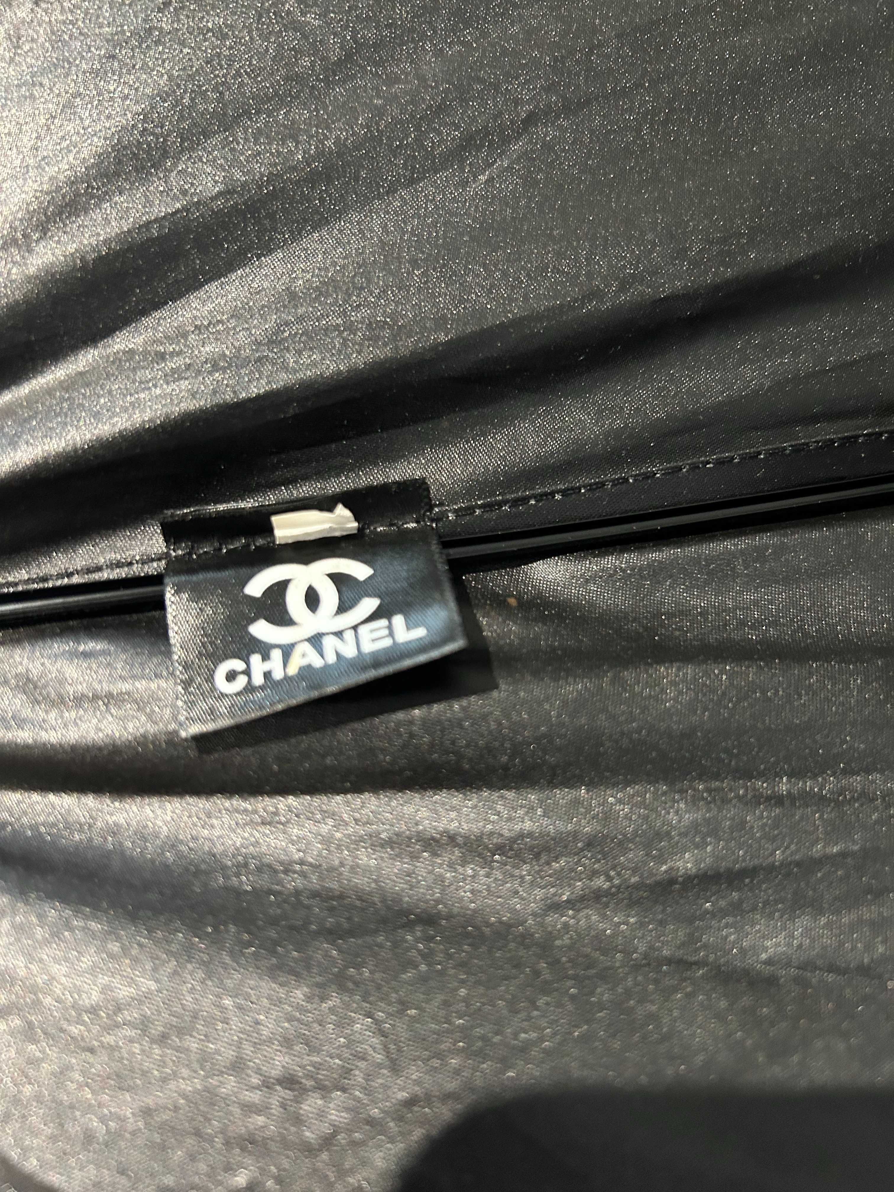 Elegancka parasolka Chanel Camellia Flower z monogramem Okazja!