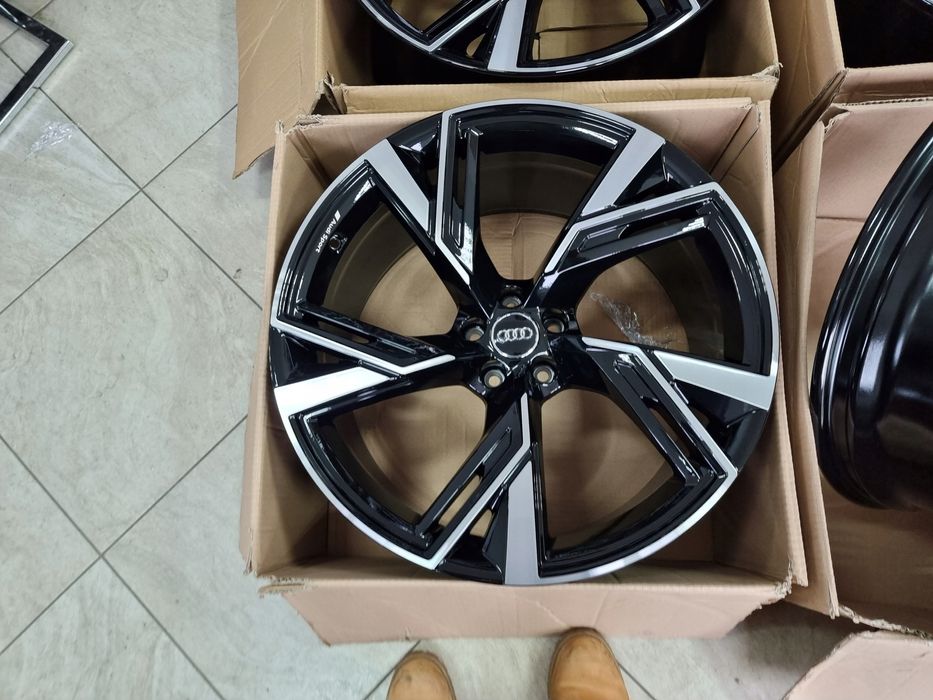 Czarne Felgi Audi Rs6 Rs7 Q8 Sq8 4K0601025R 22 Cal
