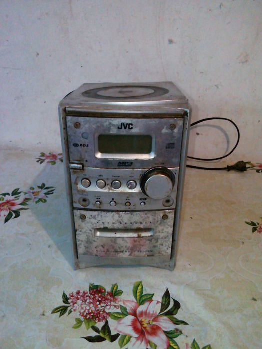 Продам музыкальный центр JVC на запчасти, не рабочий