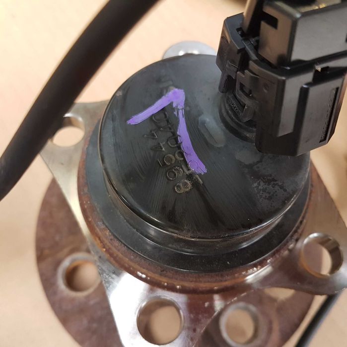 osłona błotna kotwiczna piasta abs tarcze hamulcowe klocki yaris 06-21