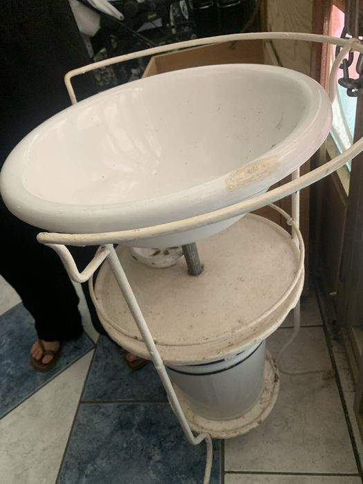 Pia/ lavatorio antigo em bom estado