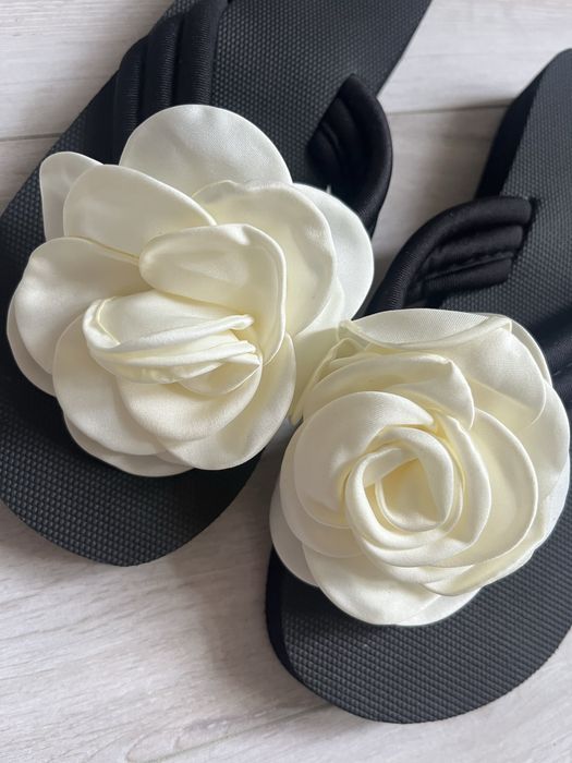 Japonki z ozdobną różą