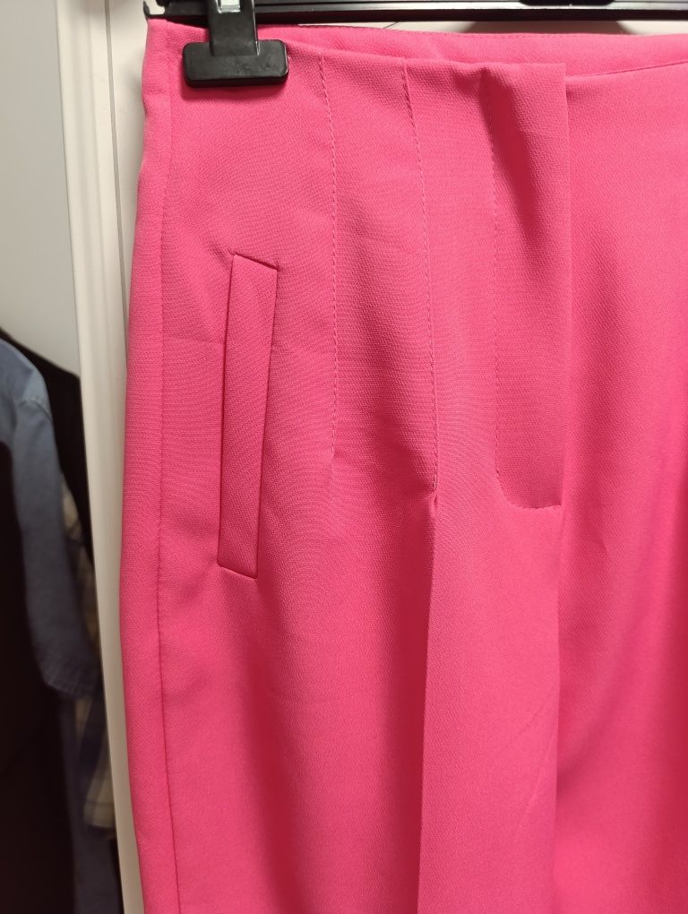 Calças clássicas rosa (modelo Zara)