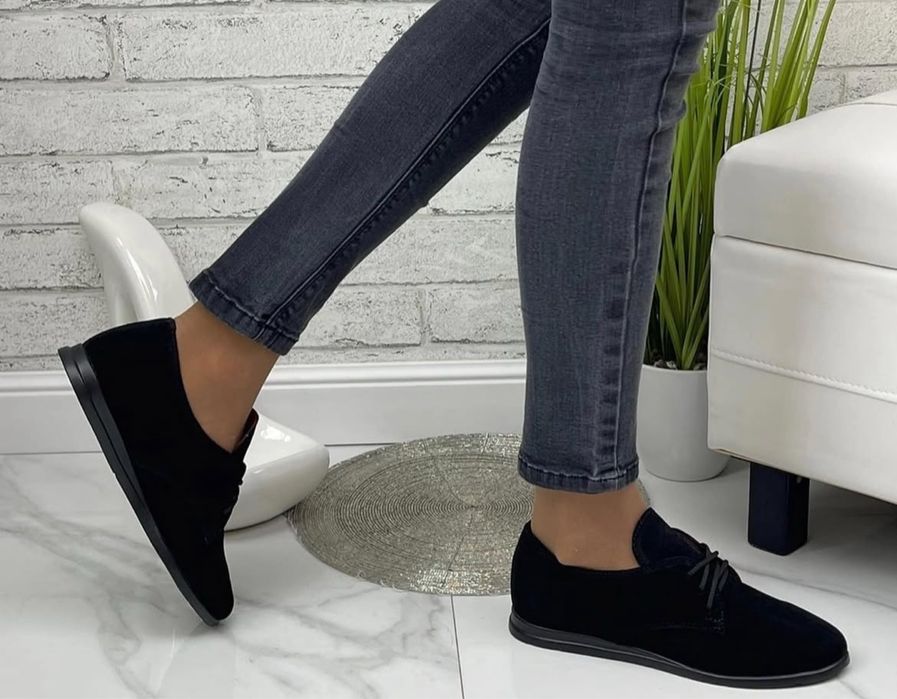 Жіночі туфлі оксфорди на низькій ході натуральна замша чорні