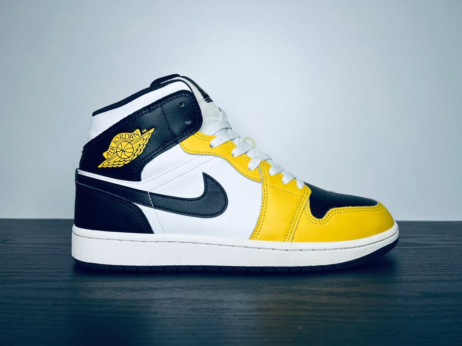 Кросівки Air Jordan 1 Mid 42.5 27см