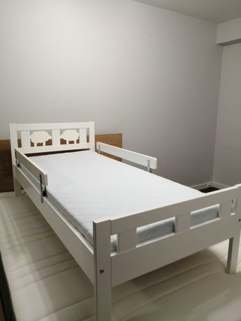 Łóżko białe 70x160 z materacem i osłona na materac