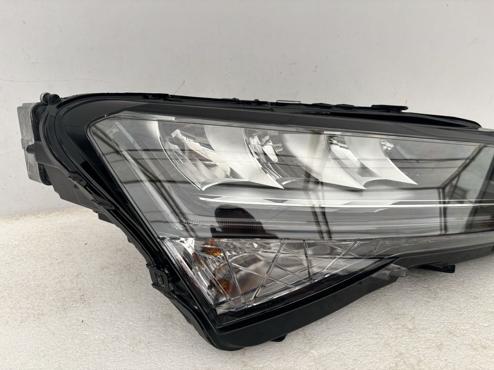 Skoda Superb III 3 lift 19- 3V 3V1 lampa prawy przód prawa przednia