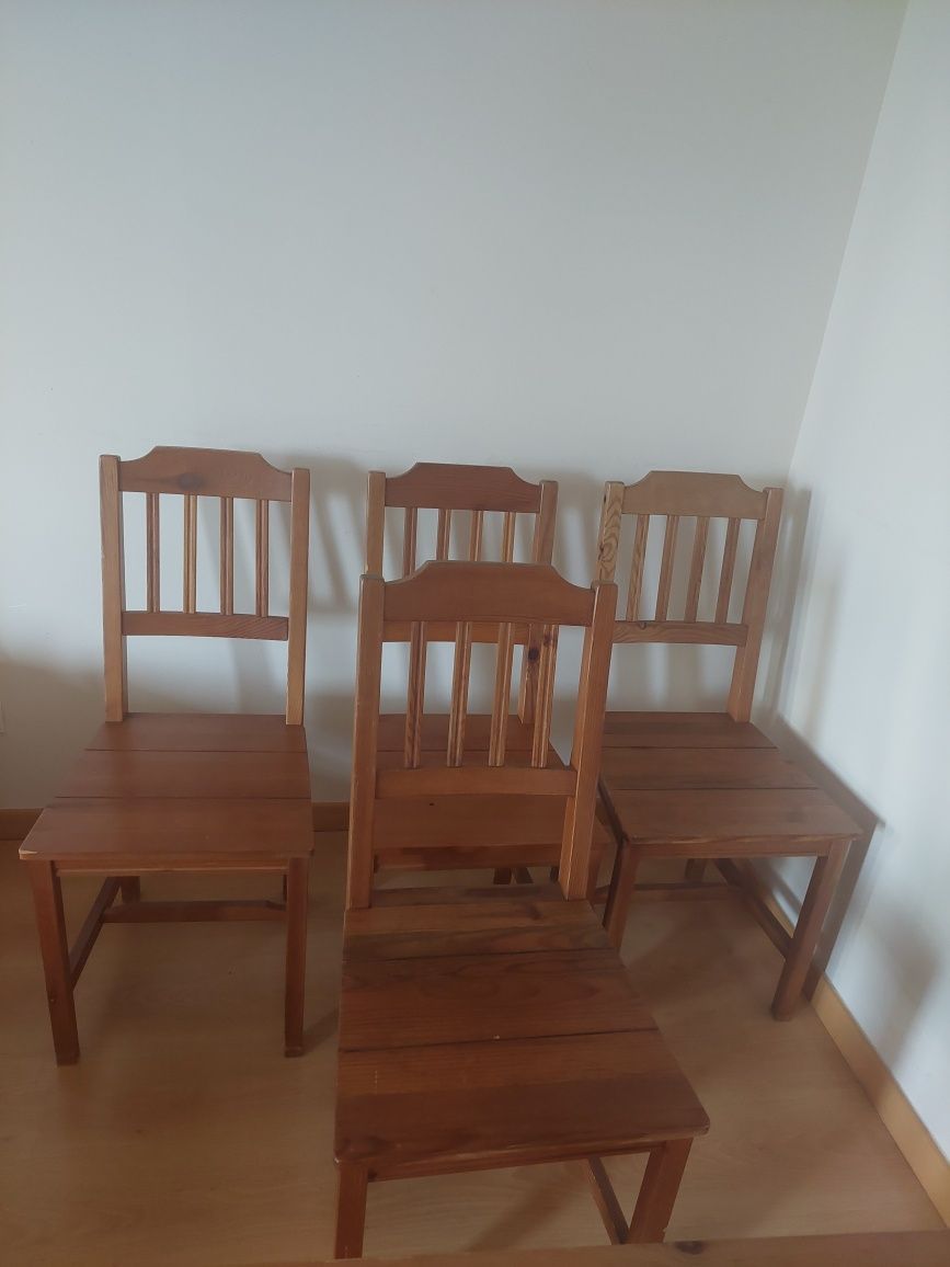 Conjunto mesa e cadeiras