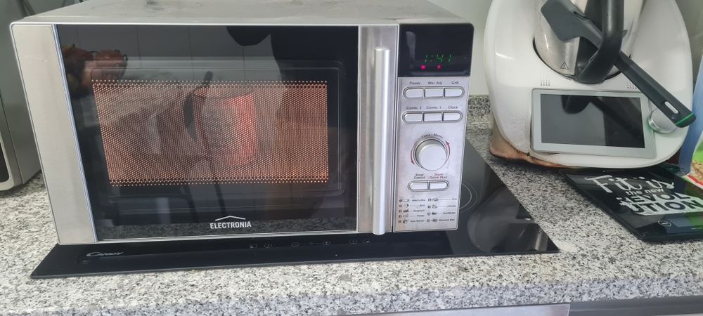 Microondas/forno digital super bom estado